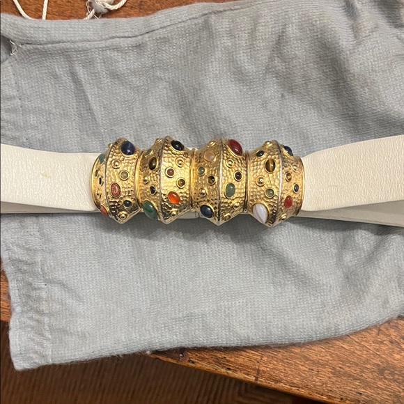 Judith Leiber Elegant White Belt with Gold Accents - Picture 8 of 9